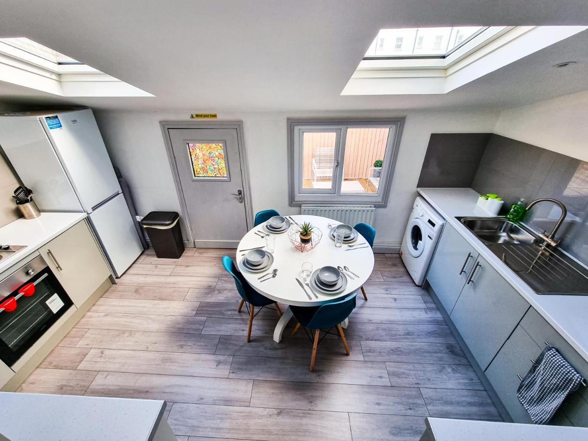 Newly Refurbished Flat In Central Cheltenham With Parking Extérieur photo