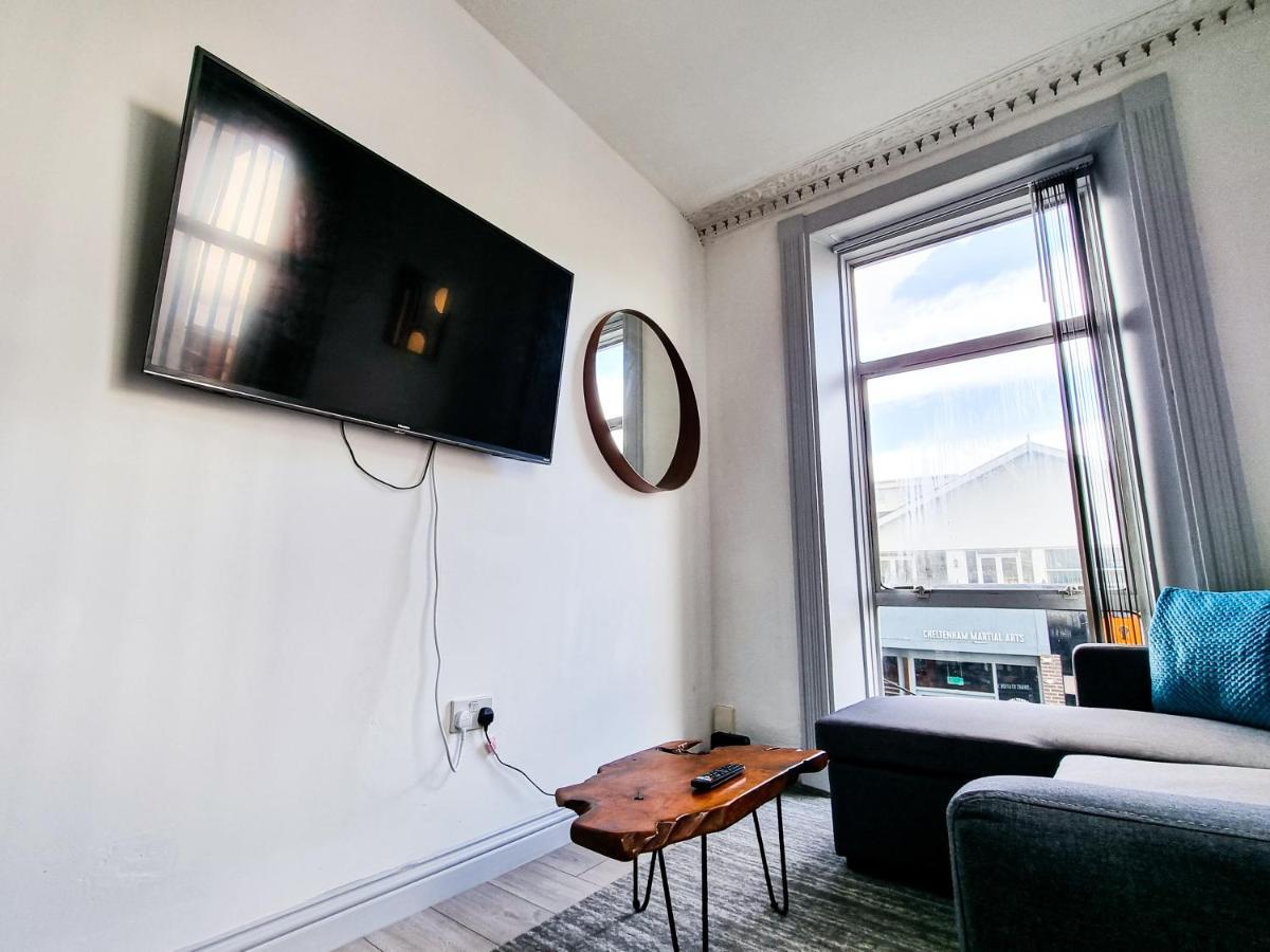 Newly Refurbished Flat In Central Cheltenham With Parking Extérieur photo