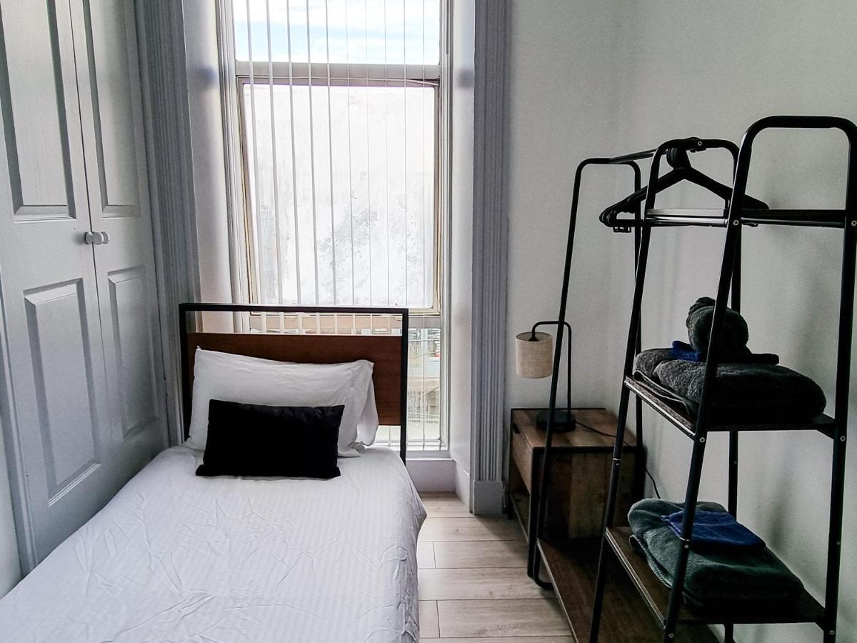 Newly Refurbished Flat In Central Cheltenham With Parking Extérieur photo